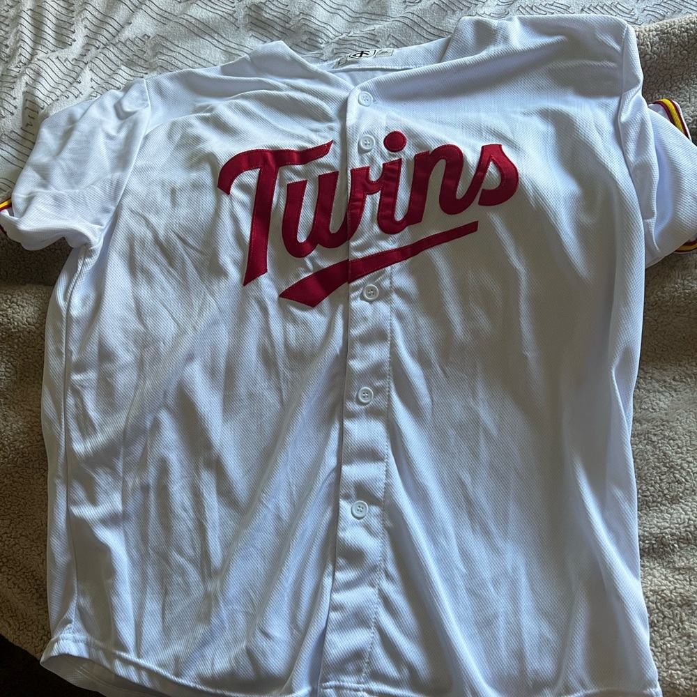 NWOT Size Large Minnesota Twins/Minnesota Gophers collector collab. jersey.